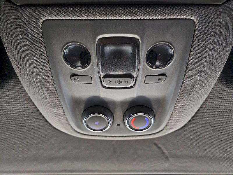 Peugeot Traveller (2017) 2.0HDi 130kW 8AT 8MÍST - fotka 26 z 30
