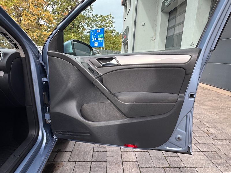 Volkswagen Golf (2010) 1.4 16V TAŽNÉ, SERVISNÍ KNIHA - fotka 14 z 32