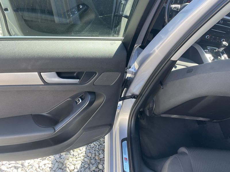Audi A4 Avant 2.0TDi 120PS S-LINE AVANT TOP! - fotka 103 z 179