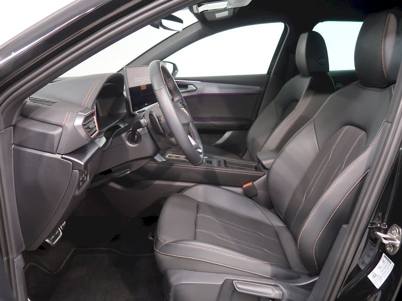 Cupra Leon (2025) 1.5eTSI 110KW DSG - fotka 13 z 41