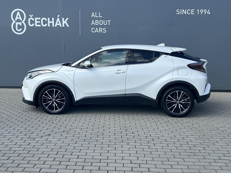Toyota C-HR (2018) 1.8 VVT-i E-CVT - fotka 8 z 39