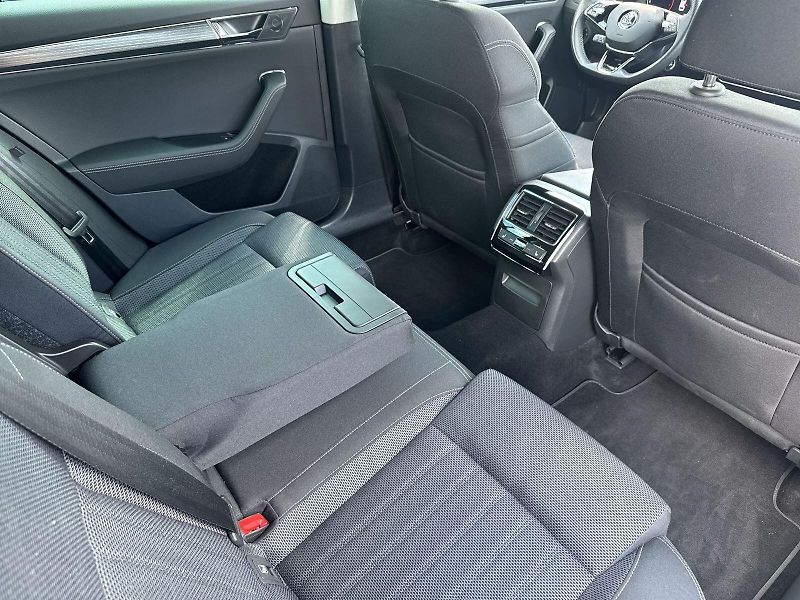 Škoda Superb (2022) Combi 2.0 TDI DSG Style - fotka 10 z 34