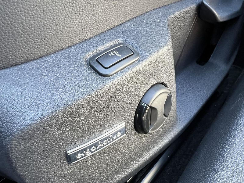 Volkswagen Golf 2.0 TDi 110 kW DSG ACC KESSY - fotka 19 z 21