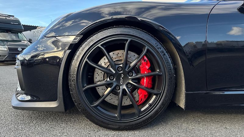 Porsche Cayman GT4 - fotka 9 z 30