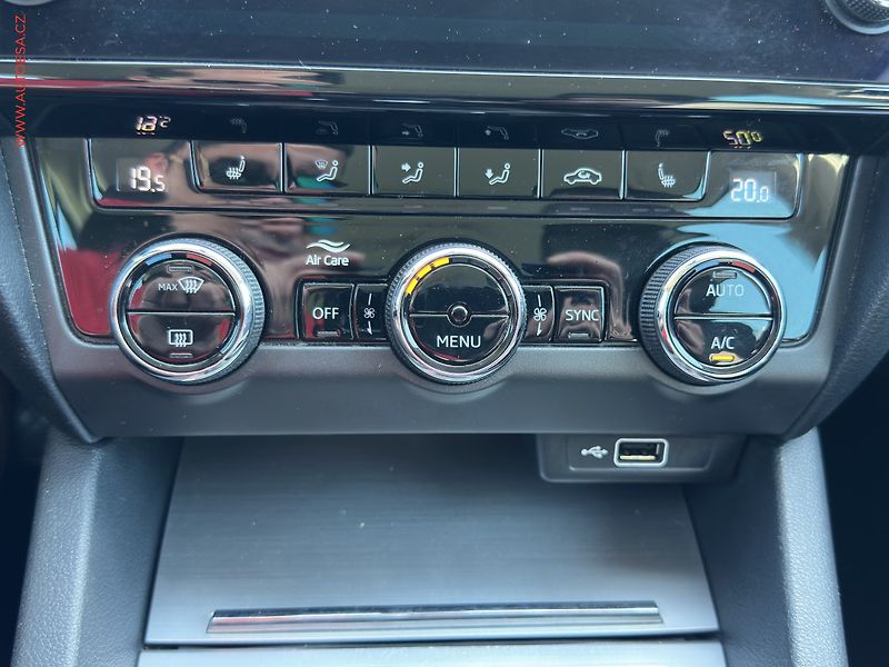 Škoda Octavia (2018) 1.6 TDi, AT, navi, autoAC - fotka 16 z 19