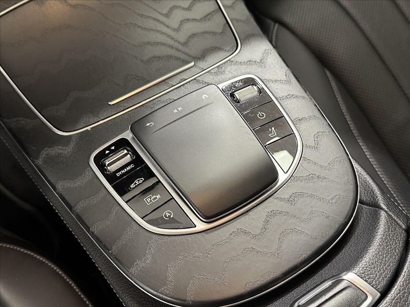Mercedes-Benz Třídy E 400d AIRMATIC 4MATIC LED - fotka 10 z 27