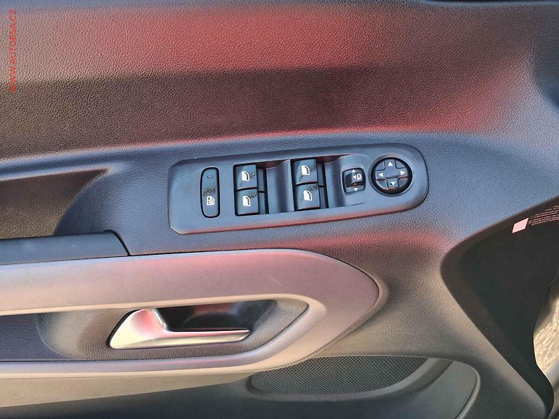 Toyota ProAce City Verso (2022) 1.5, 1.maj,ČR, servis.kniha - fotka 12 z 22