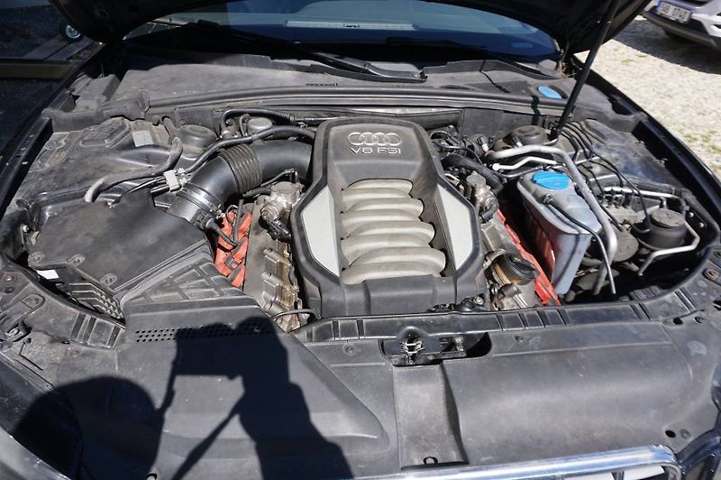 Audi S5 (2009) 4,2 260KW - fotka 19 z 20