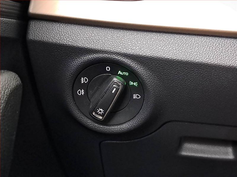Škoda Kamiq (2020) 1.6 TDI, Navi, Tempomat - fotka 19 z 20