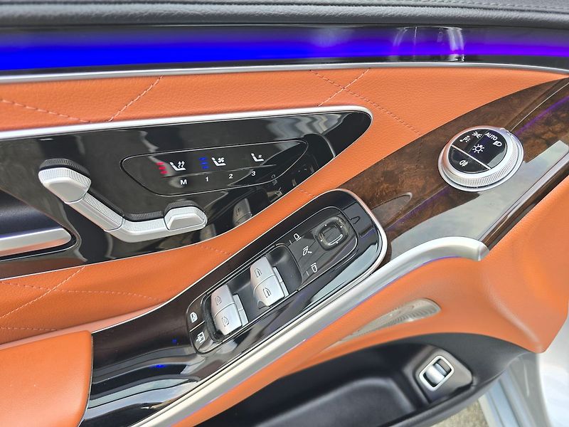 Mercedes-Benz Třídy S S500 4Matic L - fotka 20 z 37