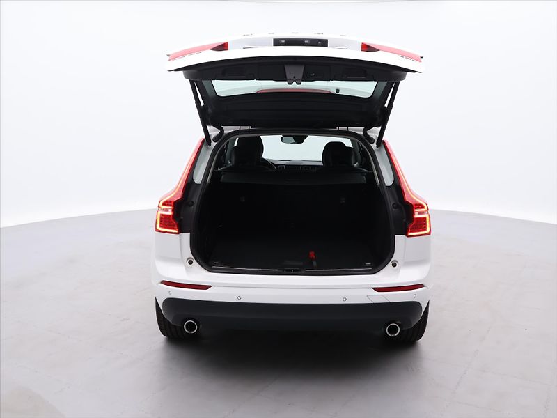 Volvo XC60 2,0 B4 Drive-E MomentumPro AWD - fotka 9 z 28