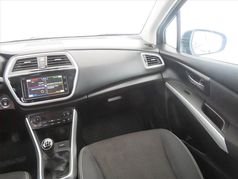 Suzuki SX4 S-Cross (2018) Premium 1.0 BoosterJet - fotka 8 z 16
