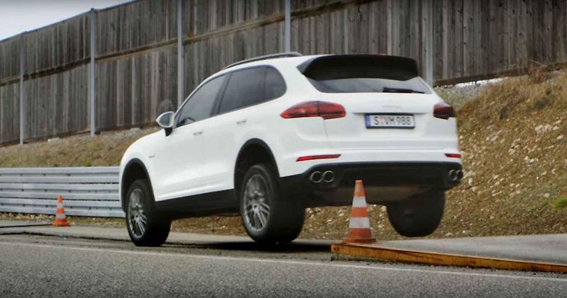 Testování nových modelů Porsche ve Weissachu.