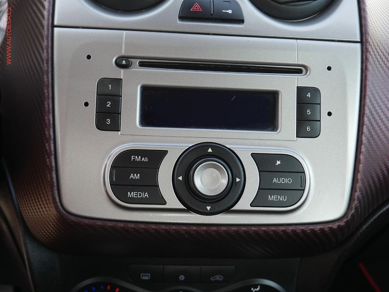 Alfa Romeo MiTo (2012) 1.4i, ČR, Klima - fotka 12 z 15