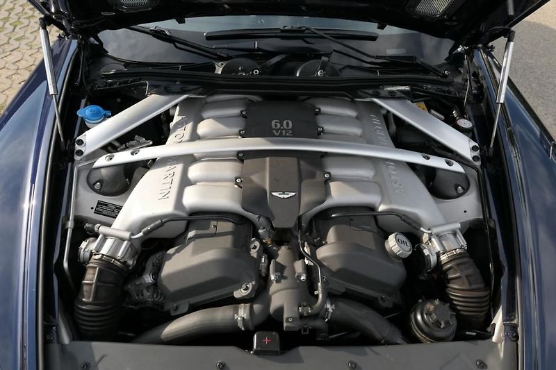 Aston Martin DB9 6,0i top stav - fotka 15 z 24