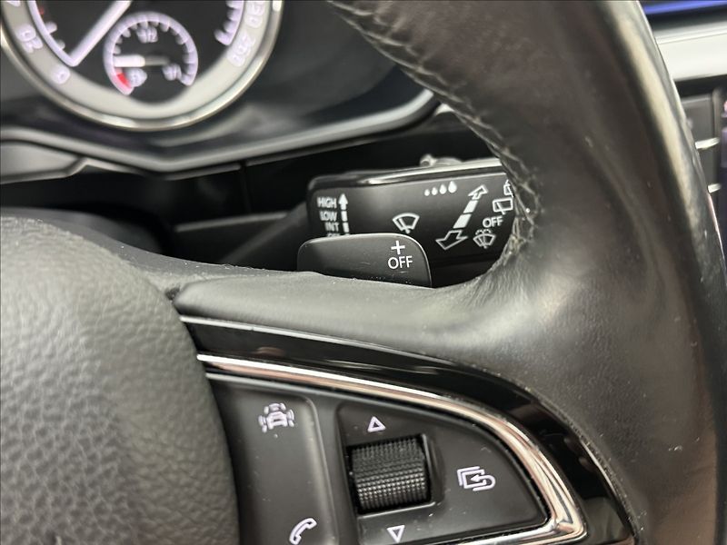 Škoda Superb 2,0 DSG L&K DPH NZ.TOP DCC TZ - fotka 12 z 49