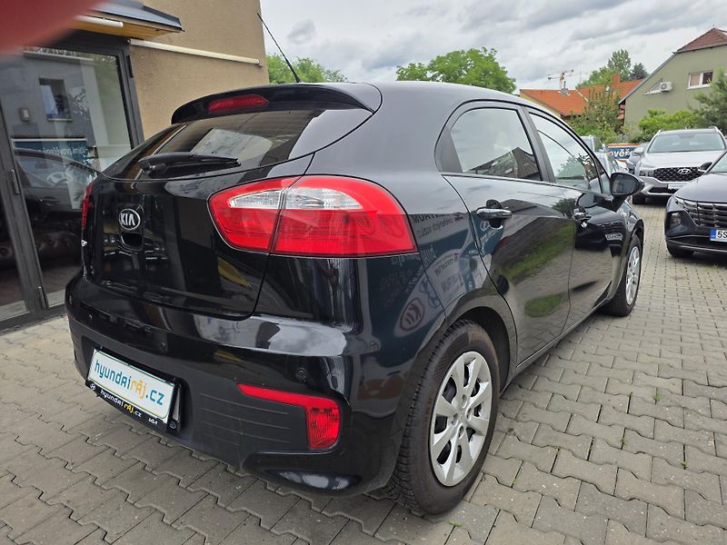 Kia Rio 1.2-KLIMA-SENZORY-CENTRÁL - fotka 9 z 12