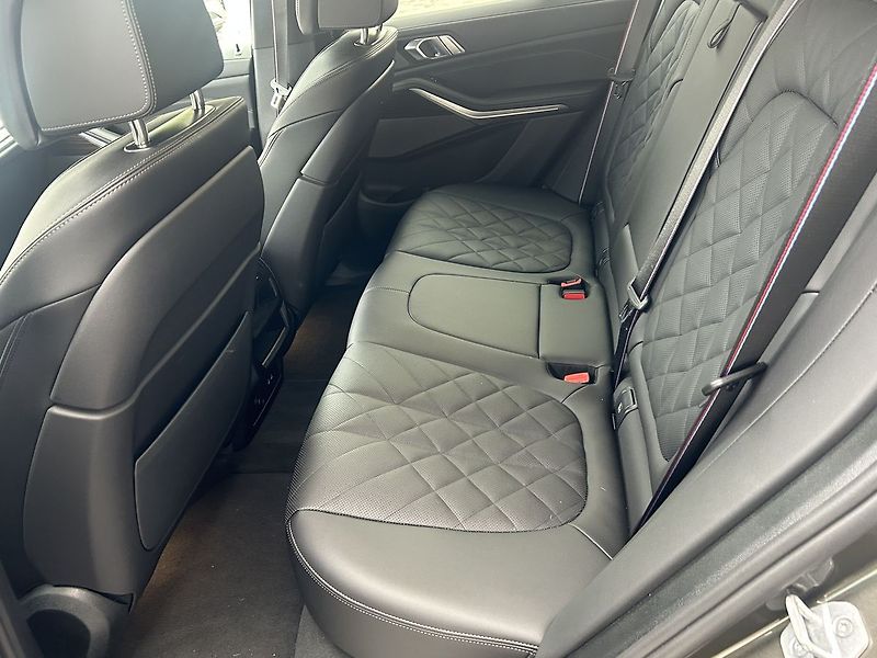 BMW X5 xDrive40d M Sport Pro - fotka 20 z 33