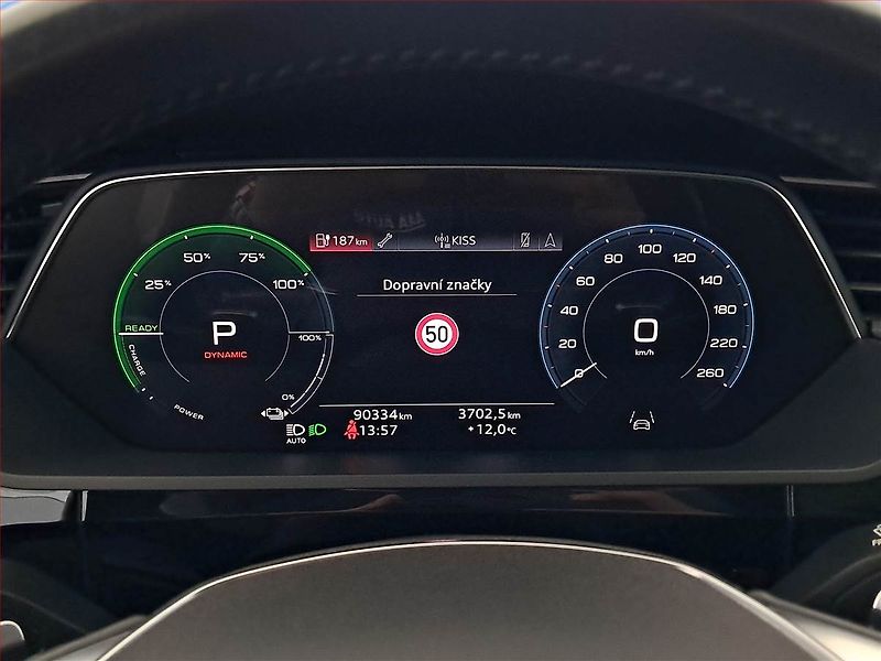 Audi e-tron (2021) S-Line 50 quattro - fotka 11 z 26