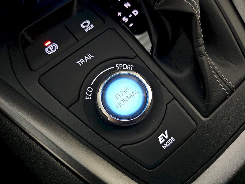 Toyota RAV4 (2025) 2.5HEV 222k 4x4 GR SPORT - fotka 20 z 31