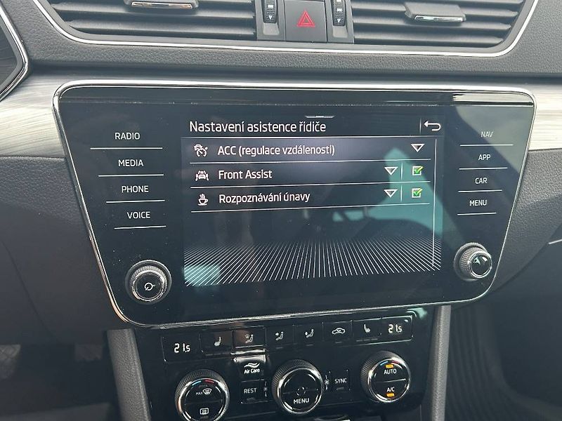 Škoda Superb Ambition 7DSG 2,0TDI - fotka 16 z 24