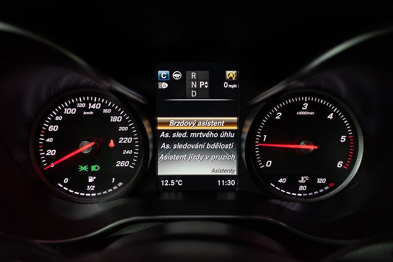 Mercedes-Benz GLC 250d 4MATIC*ACC*TAŽNÉ*DPH - fotka 25 z 44