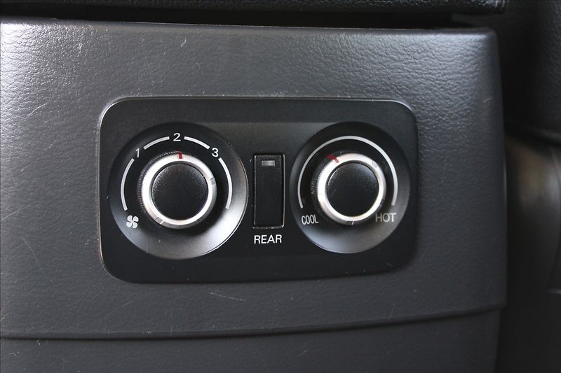 Mitsubishi Pajero 3,2 DI-D  ČR,AUTOMAT,4x4,7MÍST - fotka 28 z 38