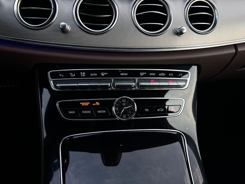 Mercedes-Benz Třídy E 220d Business-P.KAMERA-TAŽNÉ.Z - fotka 34 z 49