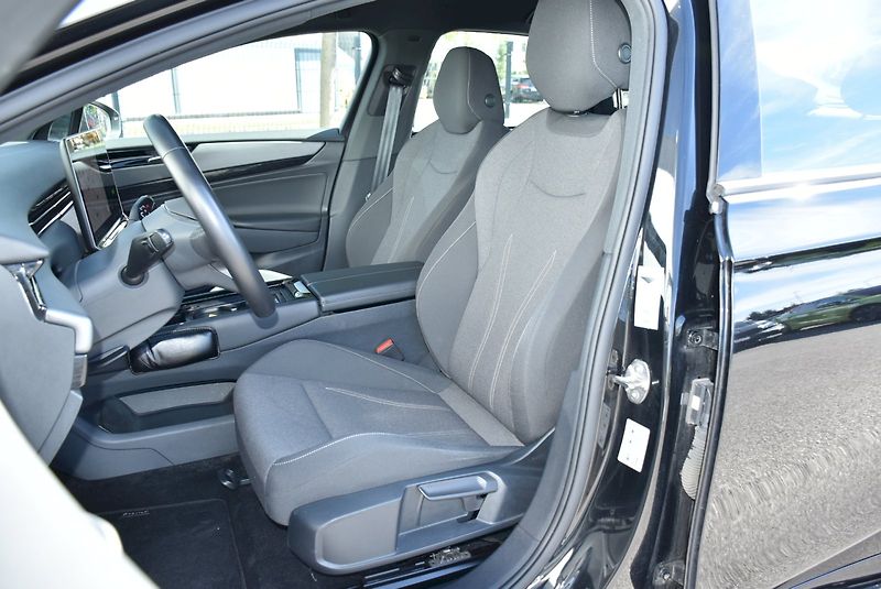 Volkswagen ID.7 (2024) PRO 210kW - fotka 24 z 34