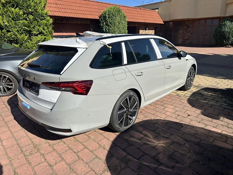 Škoda Octavia SPORTLINE, PANORAMA, HEAD-UP - fotka 2 z 19