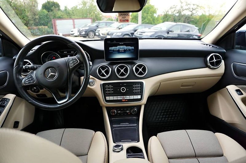 Mercedes-Benz GLA (2018) 2,0 220 135 kW - fotka 31 z 60