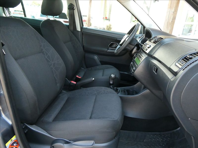 Škoda Fabia 1,2 TSi po servise,auto klima - fotka 20 z 48
