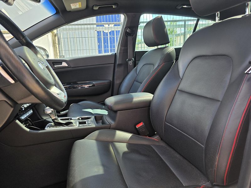 Kia Sportage 1.6-GT-LINE-MAXIMÁLNÍ VÝBAVA - fotka 19 z 20