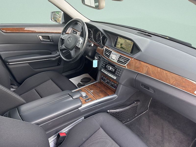 Mercedes-Benz Třídy E 350 BlueTec 4MATIC - fotka 12 z 19