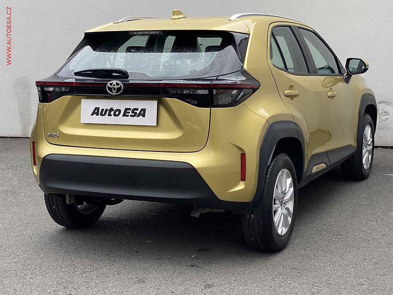 Toyota Yaris Cross (2022) 1.5 VVT-i, 1.maj,ČR, Dynamic - fotka 4 z 20