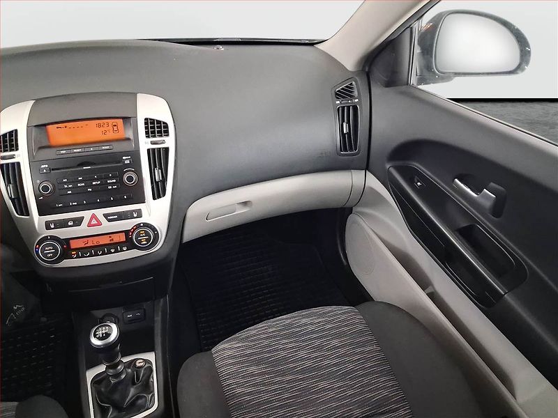 Kia Ceed (2009) 1.4 CVVT, po STK, v provozu - fotka 8 z 17