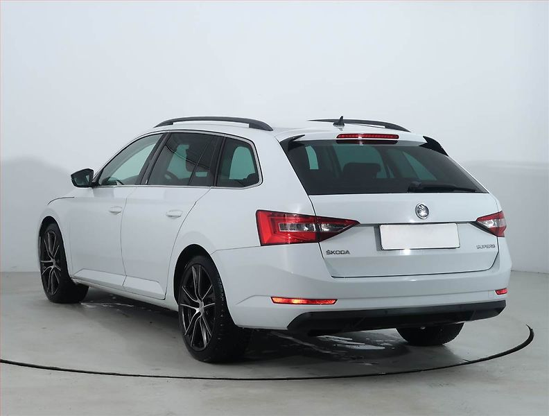 Škoda Superb (2017) Ambition 2.0 TDI, Navi, Xenony - fotka 4 z 22