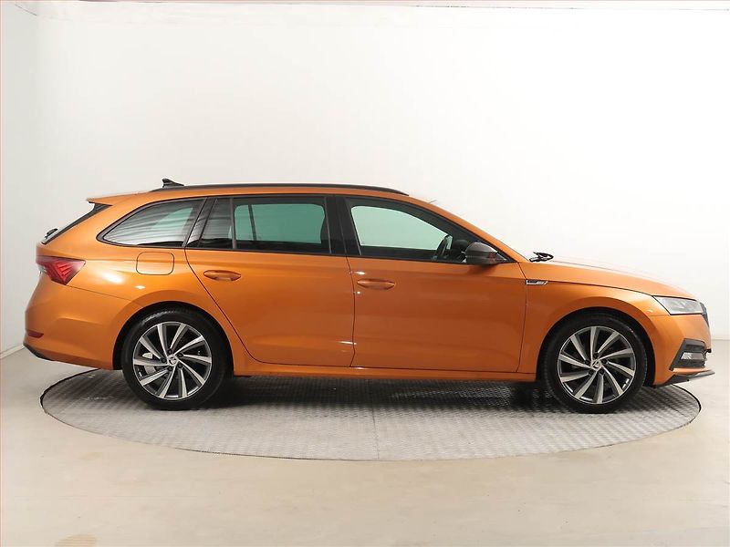 Škoda Octavia (2023) Sportline 2.0 TDI - fotka 6 z 20