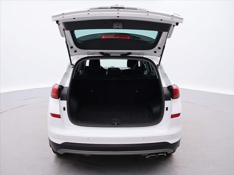 Hyundai Tucson 1,6 CRDI 4x4 CZ IceBreaker DPH - fotka 9 z 32