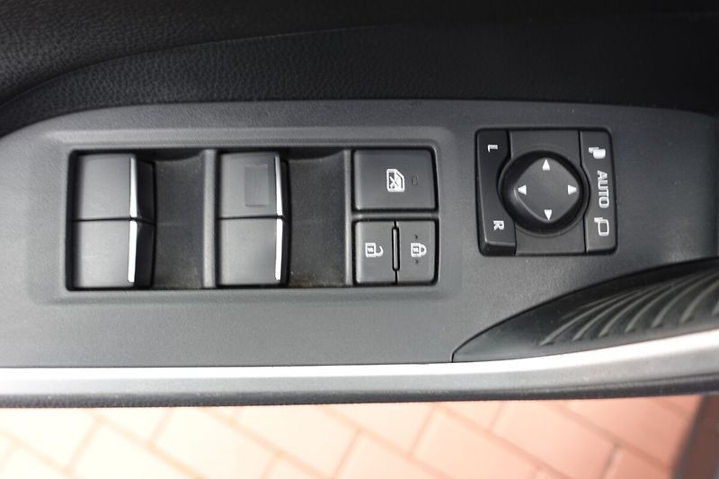 Toyota RAV4 2,0i A/T 2WD Comfort + Style - fotka 10 z 29