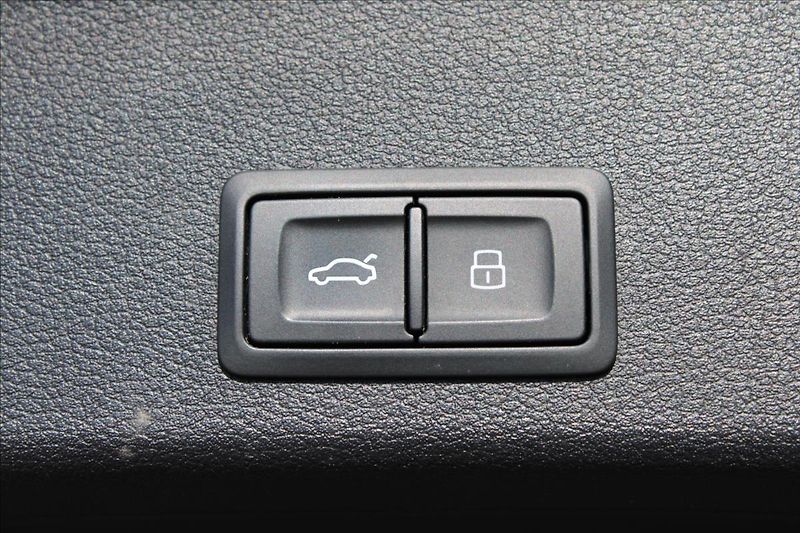 Audi A4 2,0 TDI  AUTOMAT,4x4,VIRTUAL - fotka 36 z 41