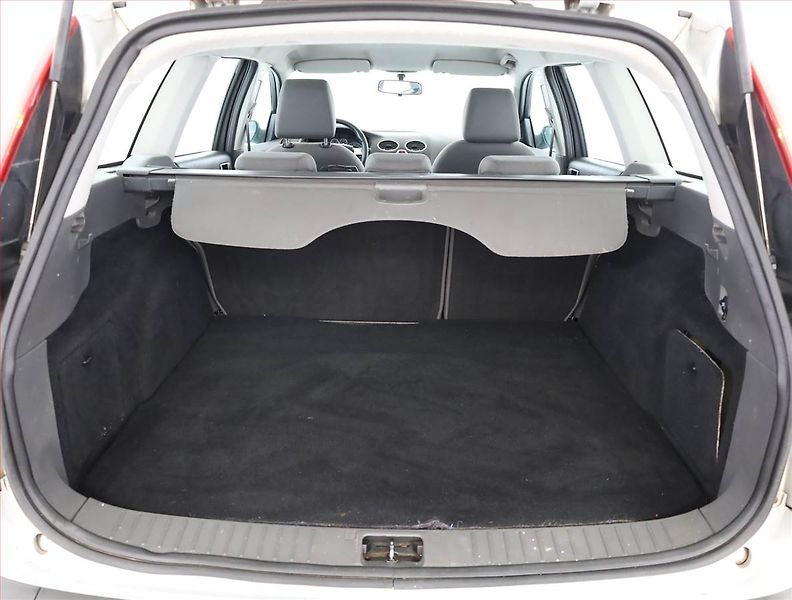 Ford Focus (2007) 1.6 16V, po STK, Tažné, Klima - fotka 11 z 11