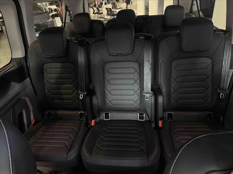 Ford Tourneo (2026) 2,0 EcoBlue 125 kW/170k  Custo - fotka 13 z 21