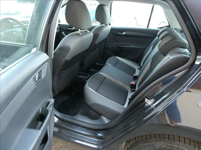 Škoda Fabia 1,0 TSI 81kW Ambition,2 x kola - fotka 17 z 38