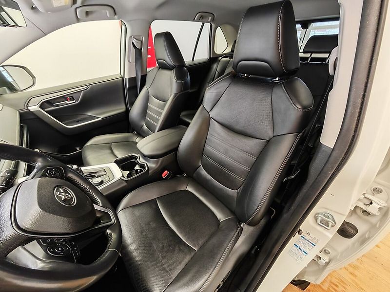 Toyota RAV4 Executiv, 4x4, Hybrid - fotka 14 z 43