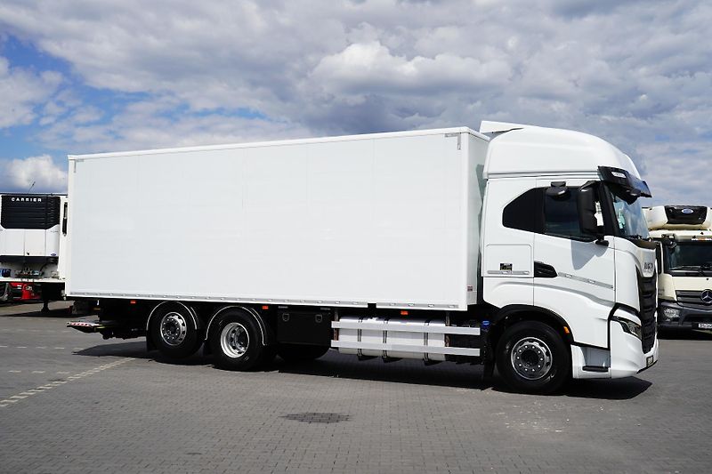 Iveco S-WAY (2021) 420 / E 6 / KONTENER + WINDA / - fotka 4 z 47