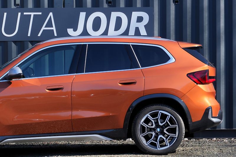 BMW X1 23i xDrive, Tažné, 360° kamera - fotka 3 z 40