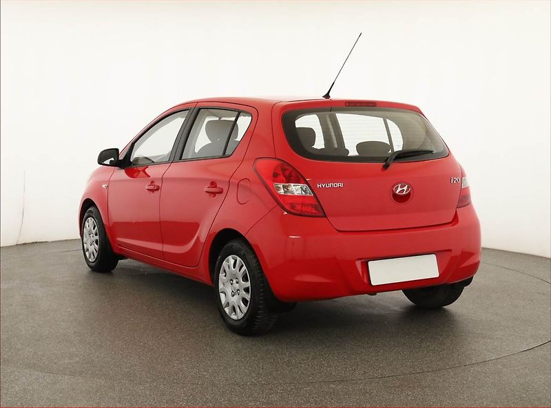 Hyundai i20 (2012) 1.2, po STK, jezdí výborně - fotka 4 z 12