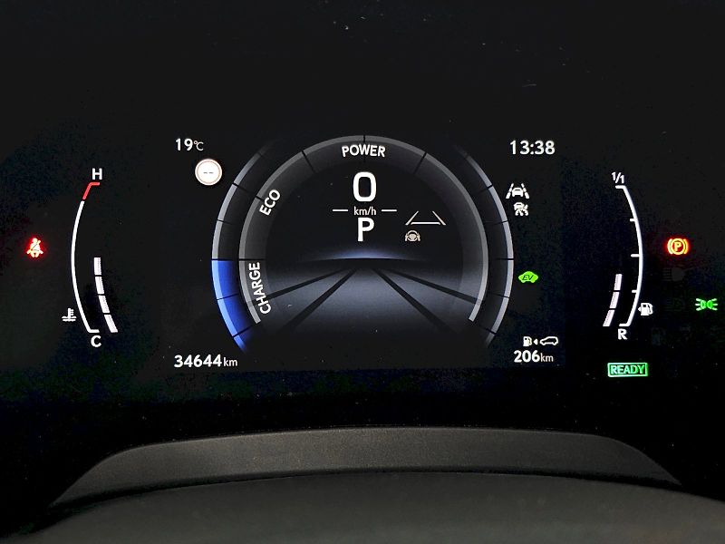 Lexus RX 500h (2024) 2.4 HEV 371k F Sport - fotka 16 z 30