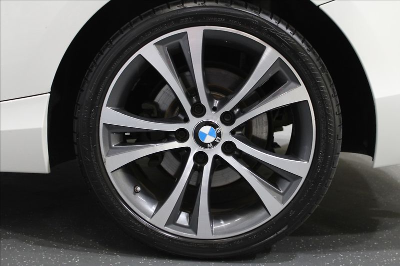 BMW Řada 2 2,0 220i 135KW cabrio - fotka 36 z 37